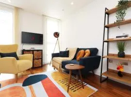 Central Apt-Parking-2Bed-2Bath-By FabAccommodation