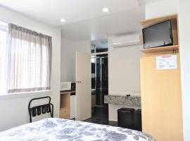 Entire Studio Apartment in St Kilda FREE PARKING WIFI BEACH WALK，位于墨尔本的酒店