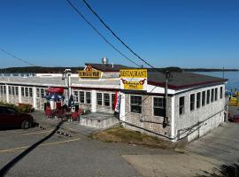 The Inn on the Wharf，位于Lubec的酒店