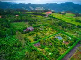 Ocean View Garden Retreat by the Golf Course，位于圣克鲁斯的酒店