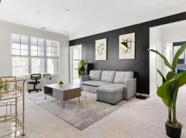 Upscale King 2BR Suite Mins Downtown Raleigh