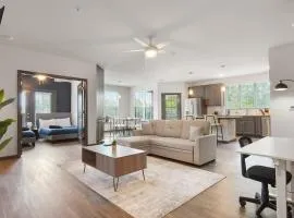 3BR King Bed Balcony North Raleigh