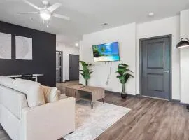 3BR King Bed Balcony North Raleigh