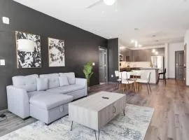 Luxe King 2 Bedroom Suite in North Raleigh