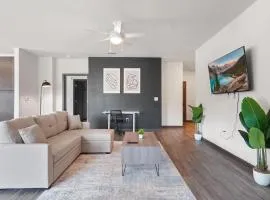 3BR King Bed Balcony North Raleigh