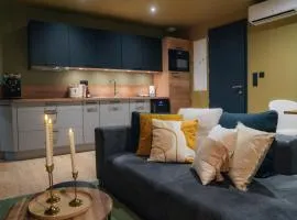 Proche de Rennes, La suite Josephine Luxueuse Loveroom, jacuzzi et pièce secrète