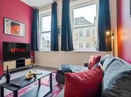Prime Location - Modern 1BR in Canterbury Centre