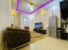 Stylish Apt Designer Kitchen，位于Bonabéri的酒店
