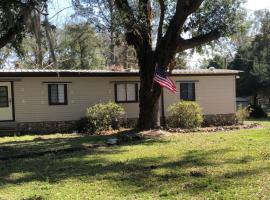 Happy Place near WEC , Natural Springs,Zip-Line，位于奥卡拉的酒店