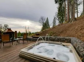 Hot Tub + Scenic Views: Luxury Twain Harte Cabin!