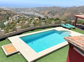 LA CASA ROJA Casa privada con piscina y vistas Zona Torrox，位于托罗克斯的酒店