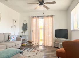 Lovely home central Coalinga-2BR Stopover near I-5，位于科灵加的酒店