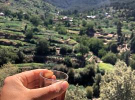 Room with amazing view on mountain Tidghine Ketama，位于Ketama的酒店