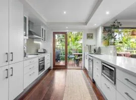 Tranquil Hideaway in Redcliffe