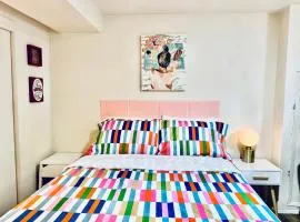 Cozy Private Room with Shared Bathroom on the 1st Floor - Conveniently Located near SeaTac Airport and Downtown