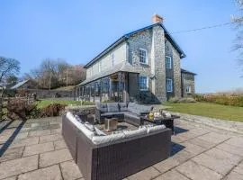 Llansantffraed House