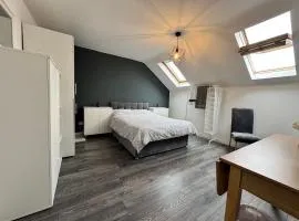 Cozy Room in Quiet Cul-de-Sac Near City Centre