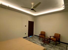 Well furnished Room in Apartment，位于拉希迈尔汗的酒店