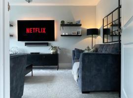 Luxury 3 Bedroom Home - 15mins to Birkdale Open，位于弗姆比的酒店