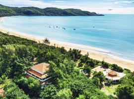 鲍罗神鹰精品温泉度假村，位于昆岛的酒店