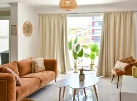Gorgeous 3-bdr apt - 1-min laginha beach - LCGR