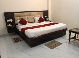 Hotel Nandan - 800 Metres Away From Ram Mandir Ayodhaya，位于Ayodhya的酒店