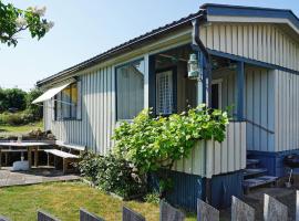 4 person holiday home in Hönö，位于赫讷的酒店