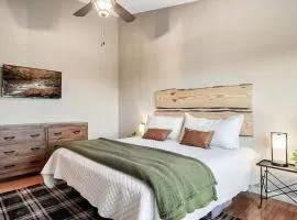 Serene Retreat Private Hot Tub and Arcade
