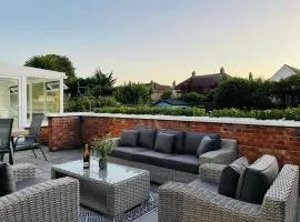 Large villa opposite beach in Great Yarnouth