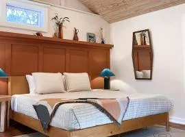 Madeira Secluded Cottage 5-Min walk to Amphitheater, lighthouse, downtown