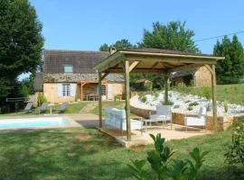 Les Mazaux avec piscine chauffée au nord de Sarlat