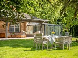 GUT KLETKAMP "Finkenhaus" - Idyllisch freistehendes Landhaus mit 3 Schlafzimmern und fantastischem Ausblick I 8 Personen I Offener Kamin I Garten I Wintergarten I Große Terrasse I Ruhig am Waldrand I Parkplätze I WLAN