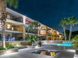 Unique 3BR, 1 of 5 Condos w/Huge Poolside Patio, Steps to Beach & Pier, Gated，位于泰比岛的带热水浴缸的酒店