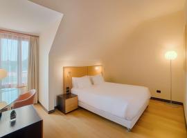 NH米兰2号酒店，位于塞格拉泰的酒店