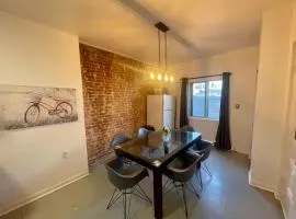 FULL KITCHEN 12MIN from dtown Room B