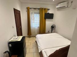 Luxury Villa AC Ensuite Room 5，位于林贝的酒店