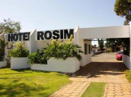 Hotel Rosim，位于皮拉苏农加的酒店