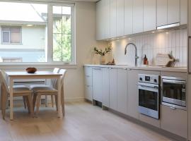 Studio At The Crescent Sleeps 2 to 4，位于罗斯兰的酒店