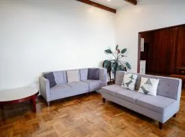 6 Bedroom Guesthouse near Camp John Hay