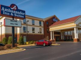 Ambassador Inn & Suites Tuscaloosa University I-20，位于塔斯卡卢萨的带停车场的酒店