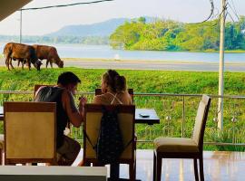 Tissa Yala Lake View Hotel，位于蒂瑟默哈拉默的酒店