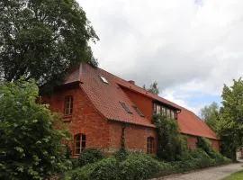 Gutshaus in Gressow mit Teich