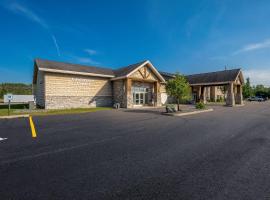 Rodeway Inn & Suites Tomahawk，位于Tomahawk的酒店