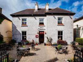 Gleeson's Restaurant & Rooms，位于罗斯康芒Roscommon Museum附近的酒店