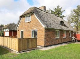 6 person holiday home in Ulfborg，位于Vedersø Klit的酒店