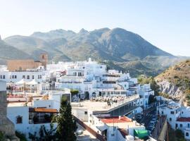 LUXURY HOMEs MOJACAR PUEBLO WITH PANORAMIC VIEWS A POOL JACUZZI AND ROOFTOP GYM，位于莫哈卡尔的酒店