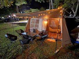 Luxury Camp Waduk Darma，位于Haurkuning的酒店