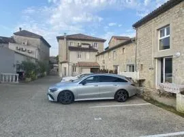 Gîte 6p Ardèche ,Ruoms centre, climatisé avec piscine