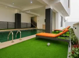 Modern Luxe Apartment with gym and pool