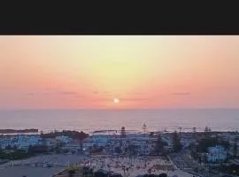 La coline vue sur mer Uniquement les familles